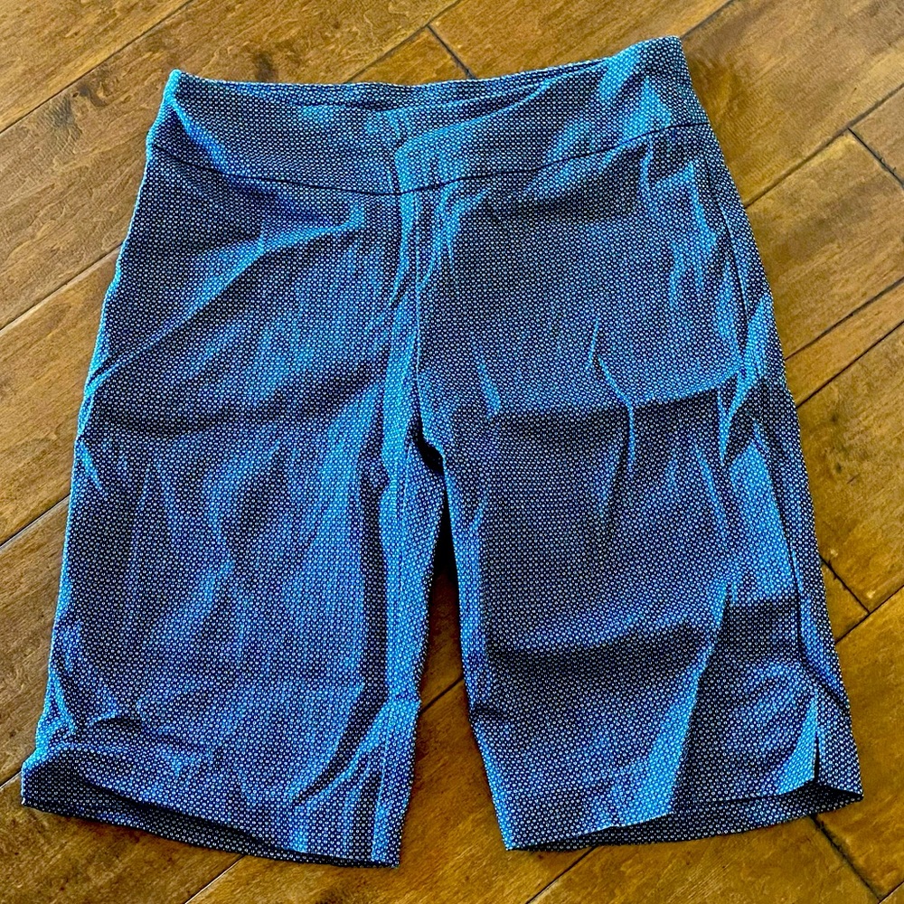 Stretch, pull on shorts